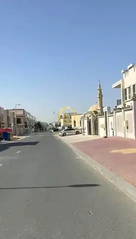 للبيع ارض سكني في منطقه الحوشي تاني قطعه من الشارع العام  مساحه 3156 قدم مربع  موقع ممتاز قريبه من مسجد الامانه والحديقه