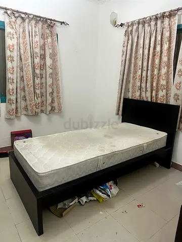 SINGLE BED WITH STRONG DARK WOOD