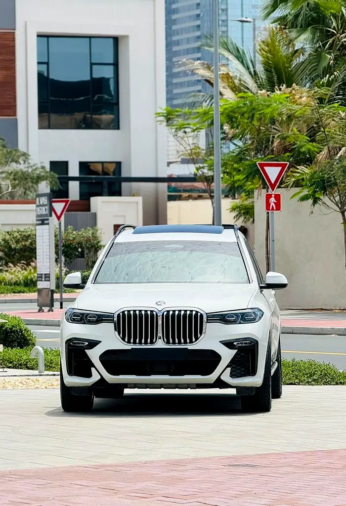 BMW X7 2020 — photo 1 of 20