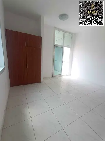 شقة مميزة للإيجار في الراشدية 3: غرفتين وصالة مع 2 حمام وبلكونتين وخزائن بالحائط ومساحات واسعة بالقرب من جراند مول – مثالية للعائلات