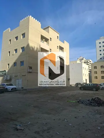 للبيع بناية في منطقة المريجة – الشارقة