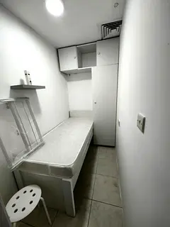 متاح بارتشن مقفول بالكامل لشاب عربي غير مدخن بعجمان الجرف الحميدية