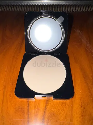 Huda beauty powder