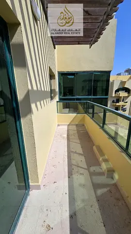 🏡 للإيجار السنوي – شقة غرفتين وصالة في أبراج الراشدية | عجمان 🏡  فرصة مميزة للسكن في شقة واسعة داخل أبراج الراشدية، بموقع حيوي أمام نستو هايبر ماركت