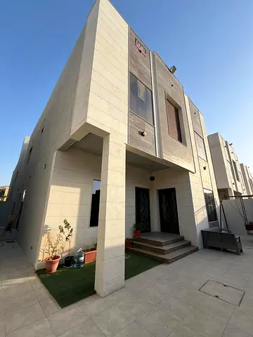 Luxury villa for annual rent at a very reasonable price - spacious - high-end finishing - beautiful view - fully lit - regular maintenance included -