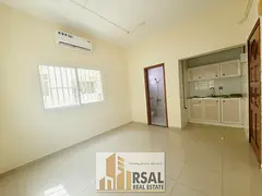 Lavish apartment Studio flat// Seprt kitchen// no deposit Cash// on road building// prime location//