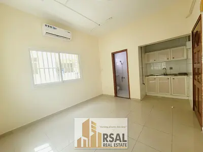 Lavish apartment Studio flat// Seprt kitchen// no deposit Cash// on road building// prime location// Ready to move