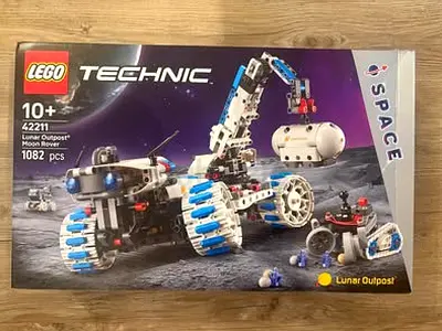 BARGAIN BRAND NEW LEGO 42211 TECHNIC LUNAR OUTPOST MOON ROVER SPACE VEHICLE