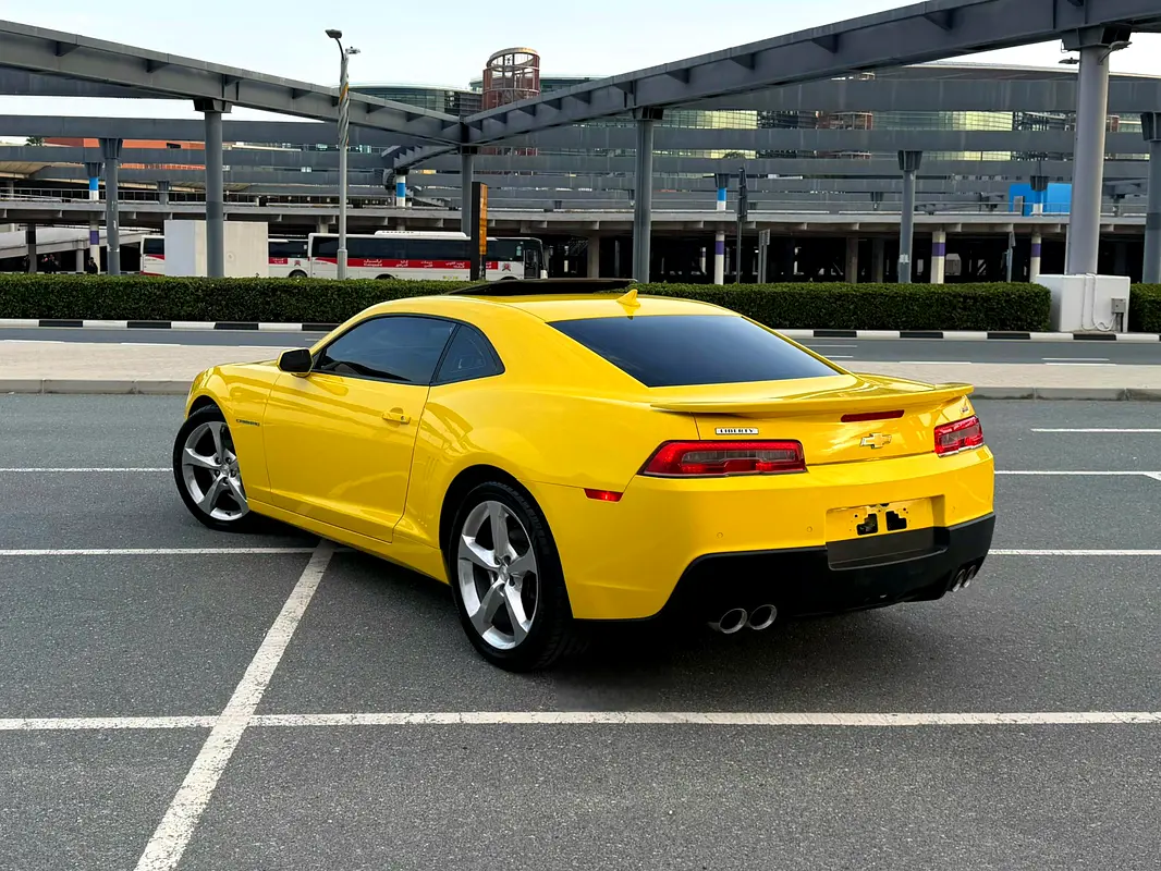 Chevrolet Camaro 2015 — photo 1 of 20