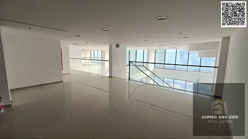 معرض بمساحة 3900 قدم مربع مع ميزانين في موقع مميز، مناسب لمعظم الأنشطة التجارية ما عدا الشيشة والكافيهات، ارضية سيراميك , شبابيك بانورامية,احجز الان