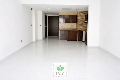 Spacious || Furnished || Mid Floor