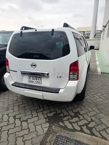 NISSAN PATHFINDER LE