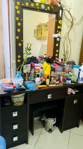 Stylish Vanity Table with Mirror