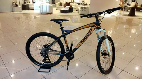 High-Quality Taiwan Made Mountain Bike in Excellent Condition (2 Colours)