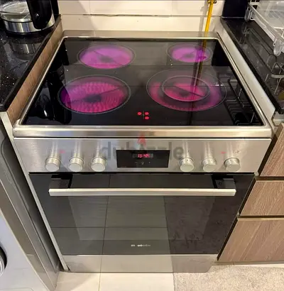 Free delivery Bosch Electric 4-zone ceramic cooker with oven fan 60x60 cm