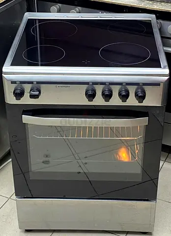 West point electric  stove range 60 by 60 fresh condition perfect working completely original