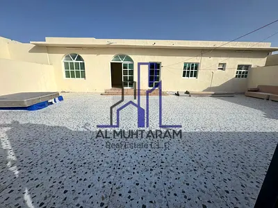 Luxurious 4 to 5Bhk villa !!Hall. !!! Majlis. !! Parking Area Available in Al jazzat