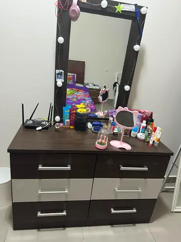 Modern Dresser with Mirror and Storage Drawers