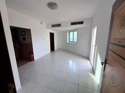 فرصة مميزة للسكن في الراشدية 3 بعجمان، استوديو للإيجار السنوي بموقع حيوي على شارع المرور القديم، قريب من الخدمات والمرافق الأساسية.