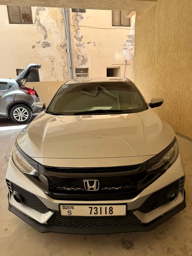 Honda Civic 2017 — photo 1 of 16
