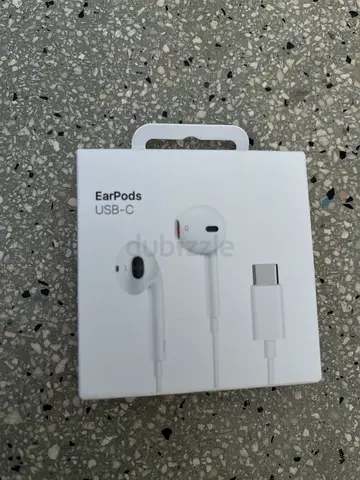 Sealed white Earphones wired with USB-C (Brand New) best quality