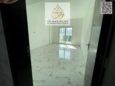 📌 للإيجار السنوي – شقة غرفتين وصالة | 3 حمام | بلكونة | خزائن بالحائط | الراشدية 2 – عجمان | عائلات فقط | موقع مميز