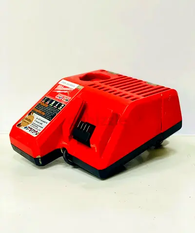 MILWAUKEE M18/M12 CHARGER 220v