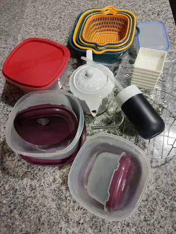 Assorted kitchen containers, teapot and accessories - bundle