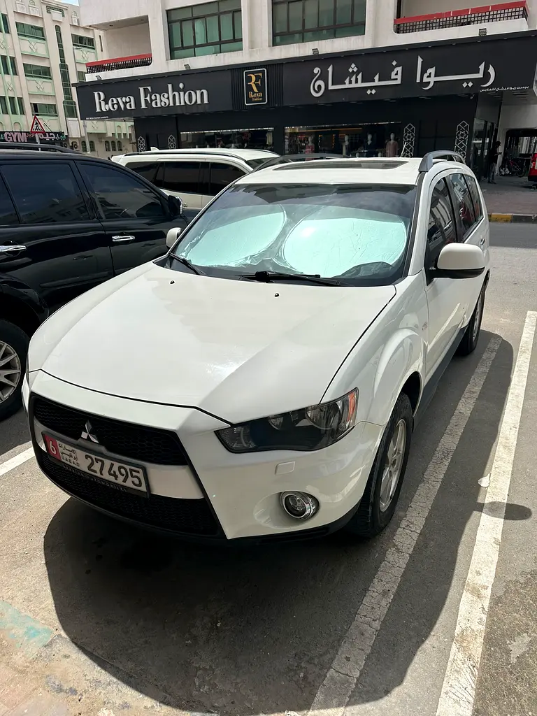 Mitsubishi Outlander 2013 — photo 1 of 2