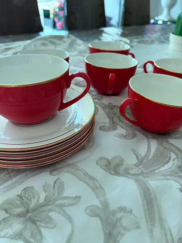 Set of 6 red porcelain tea cups with saucers