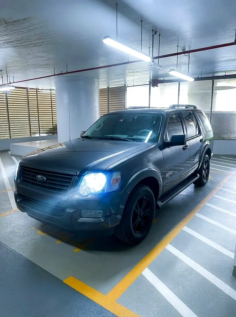 Ford Explorer 2006 — photo 1 of 10