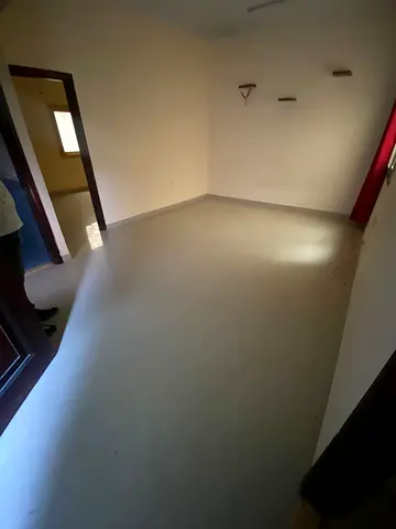 مويلح الجديدة  موقع ممتاز قريب من جميع الخدمات  غرفة مستر + وصاله تكييف مركزي  2 حمام