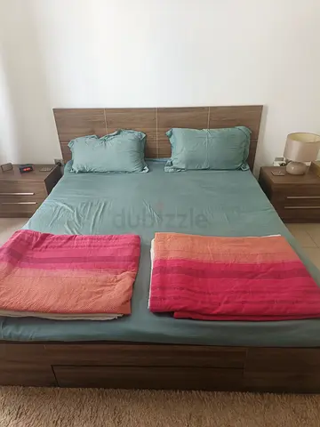 🛏️ King Size Bed with Storage + 2 Side Drawers – Excellent Condition