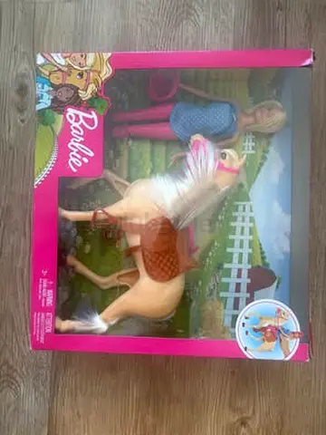 BARGAIN BRAND NEW BARBIE DOLL AND HORSE PLAYSET