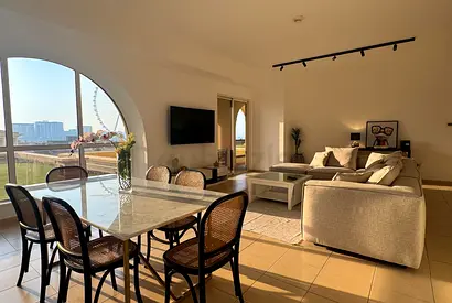 Large Fully-Furnished 4 Bedroom with Sea-Facing View, UP Level with Easy Beach Access