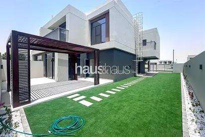 AVAILABLE | LANDSCAPED| CHILLER FREE