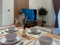 Community View l Vacant Unit l Refined Interiors