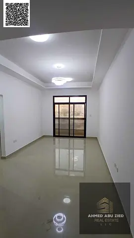 Luxury and elegant apartment (second tenant) with a master bedroom, very spacious living room, equipped kitchen, and 2 bathrooms. Close to Dubai and S
