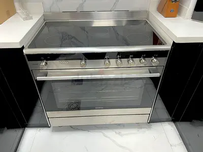 Siemens iQ 700 5eyes electric cooker neat and clean  FREE DELIVERY +WARRENTY