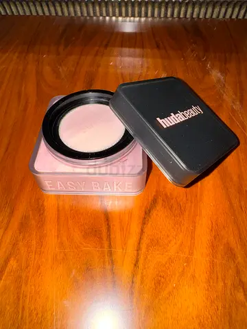 Huda beauty powder