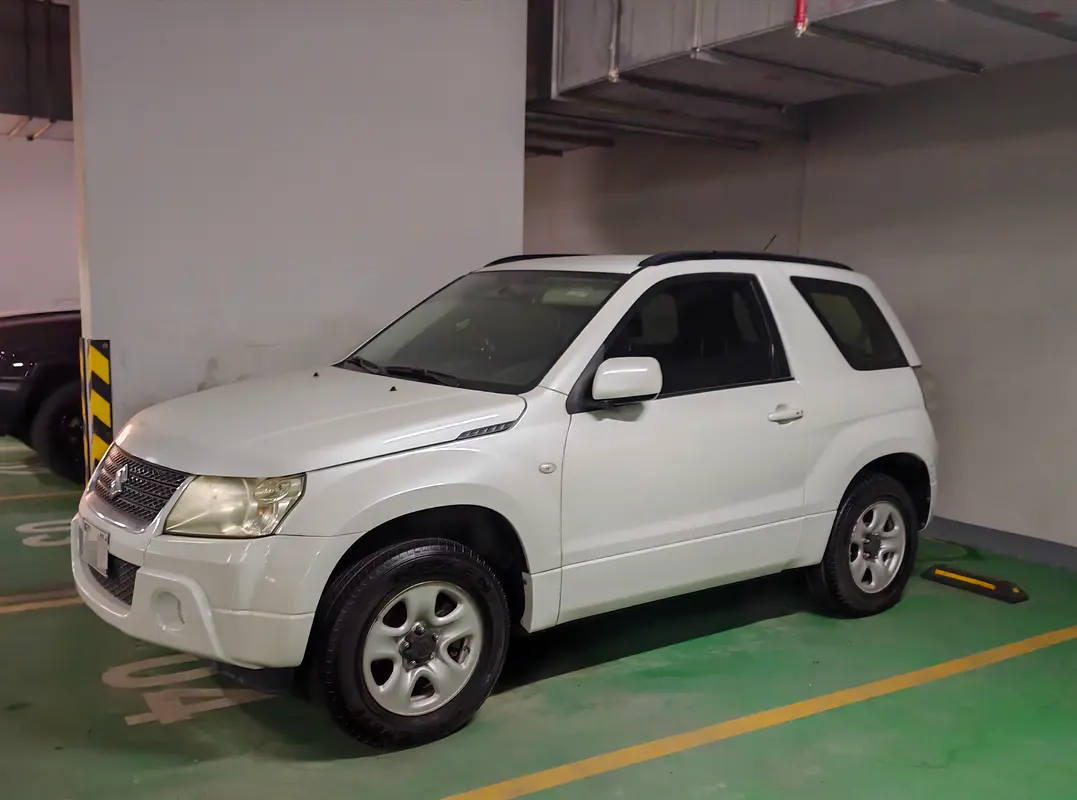 Suzuki Vitara 2013 — photo 1 of 2