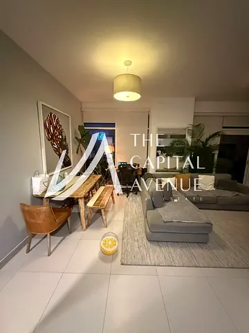 الطابق العلوي | إطلالة على القناة + الأفق العمراني