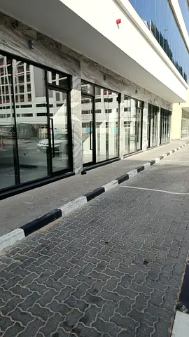 Golden opportunity for rent – Commercial shop in Muweilah ✨🏪 📍 Very prime location directly opposite Muweilah Park 🌟 Suitable for all types of comm