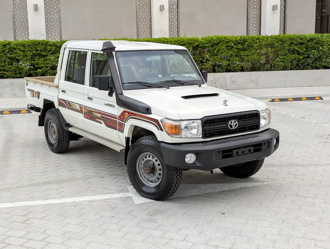 Toyota Land Cruiser 70 Series 2018 — photo 1 of 19