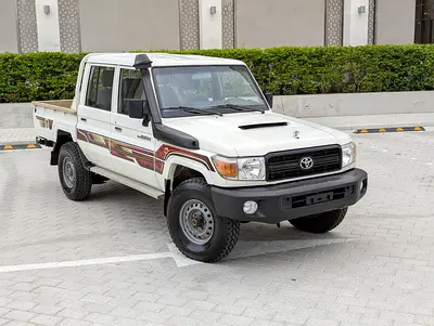 2018 Toyota Land Cruiser 70 Series LC 79 LX - GCC Specs