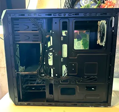 PC GAMING CASE COMES WITH 4TB OF SPACE AND 3 FANS RGB