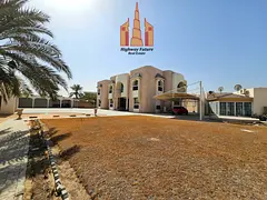 8 bedroom very big size 2 Hall Majlis wardeobe 7 Master room + 2 out side room big yard gardan 350k.