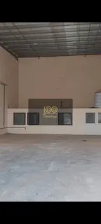 Suitable for storage and light commercial and industrial activities; a practical warehouse with ampl