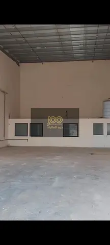 Suitable for storage and light commercial and industrial activities; a practical warehouse with ample space.