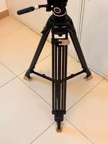 SmallRig AD-100 Carbon Fiber Tripod- Like New
